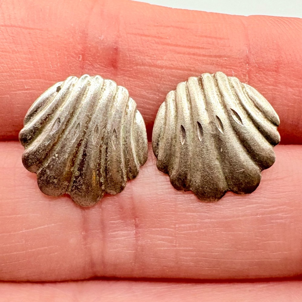 Vintage Sterling Silver Scallop Shell Earrings